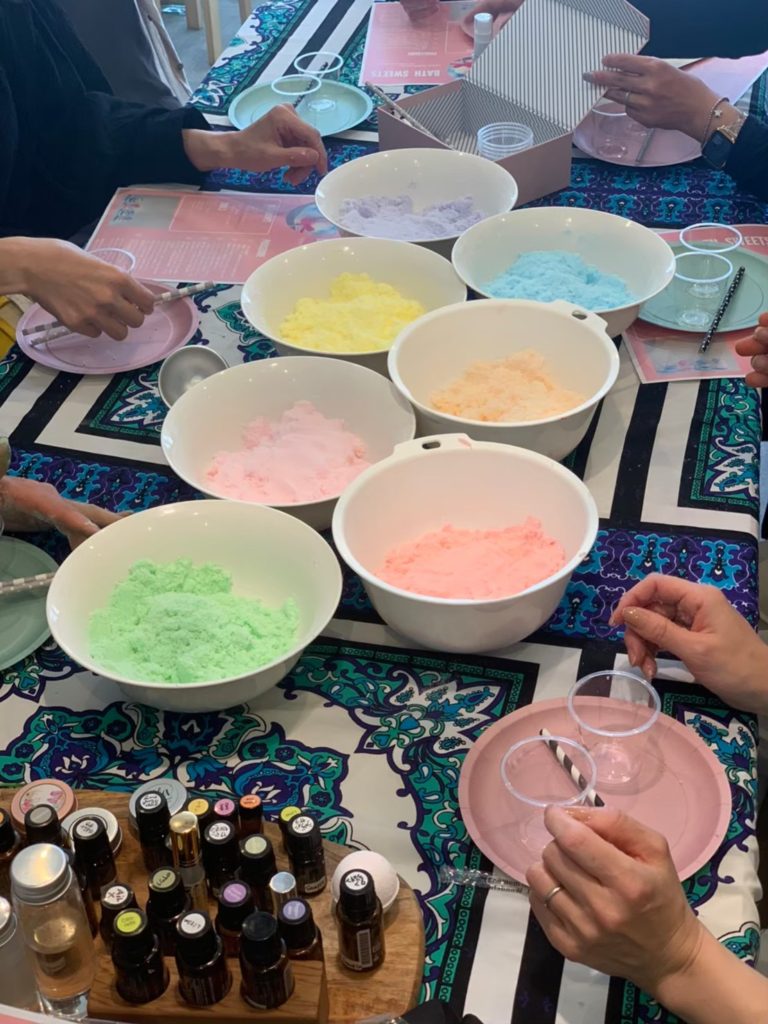 バスボム作り　ワークショップ風景